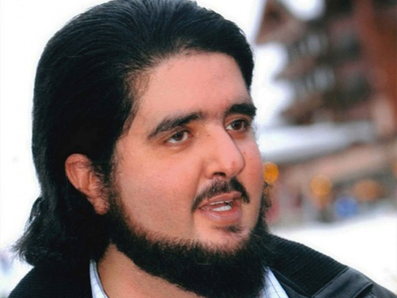 شاهد الأمير عبد العزيز بن فهد أثناء تجواله في أحد المولات الشهيرة بالرياض